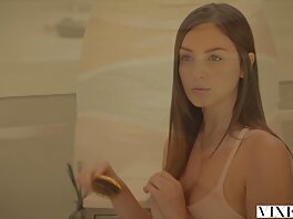 Sonya anaaliseksi video Sweet haluaa oppia soittamaan kitaraa, mutta saa sen sijaan perseestä