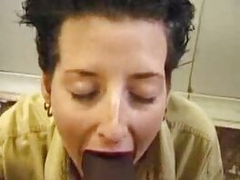 Slutty tipu saa hänen ilmaisiapornovideoita tissit kumulat katettu